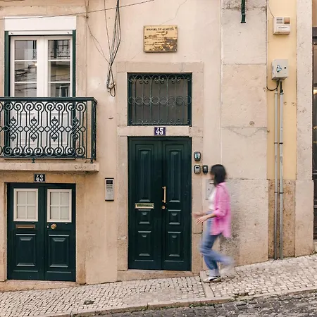 Be Modern & Spacious With A Private Patio! On Bica Funicular Street - Lis Downtown Апартаменти *