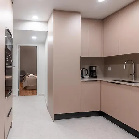 Be Modern & Spacious With A Private Patio! On Bica Funicular Street - Lis Downtown Apartment Lissabon