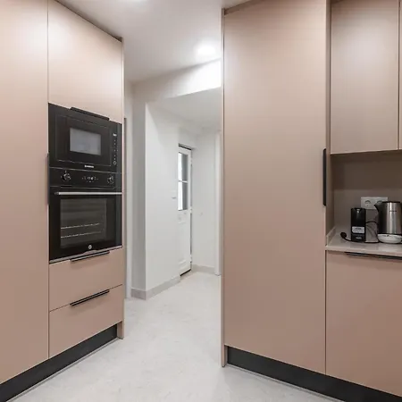 Be Modern & Spacious With A Private Patio! On Bica Funicular Street - Lis Downtown Apartment Lissabon