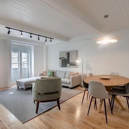 Apartment Be Modern & Spacious With A Private Patio! On Bica Funicular Street - Lis Downtown *