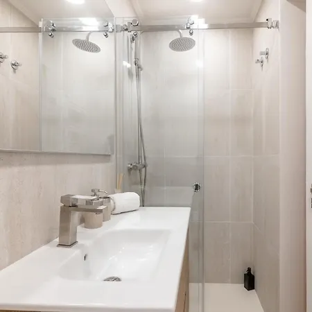 Be Modern & Spacious With A Private Patio! On Bica Funicular Street - Lis Downtown Apartment Lissabon