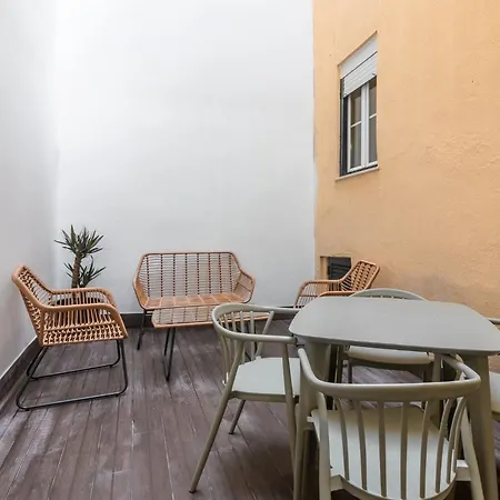 Апартаменты Be Modern & Spacious With A Private Patio! On Bica Funicular Street - Lis Downtown Лиссабон