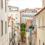 Apartment Be Modern & Spacious With A Private Patio! On Bica Funicular Street - Lis Downtown Lisbon