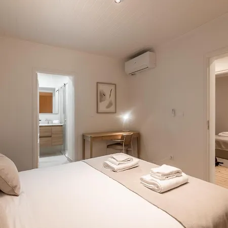 Be Modern & Spacious With A Private Patio! On Bica Funicular Street, Lis Downtown 아파트 *