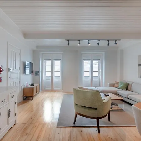 Appartement Be Modern & Spacious With A Private Patio! On Bica Funicular Street - Lis Downtown Lissabon