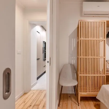 Appartamento Be Modern & Spacious With A Private Patio! On Bica Funicular Street - Lis Downtown *
