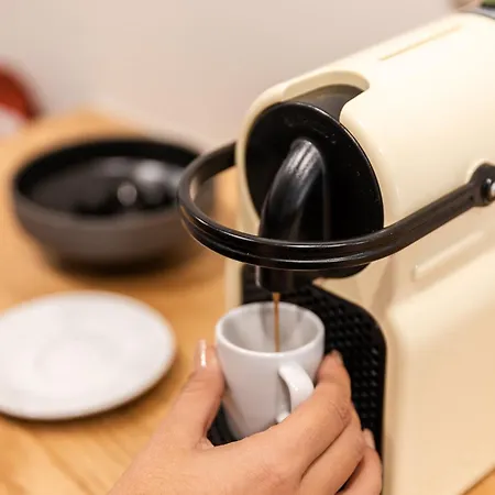 Be Modern & Spacious With A Private Patio! On Bica Funicular Street, Lis Downtown