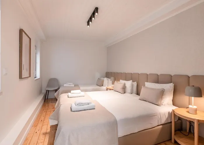 Apartment Be Modern & Spacious With A Private Patio! On Bica Funicular Street - Lis Downtown Lisbon