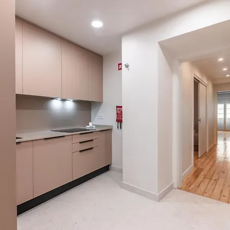 Be Modern & Spacious With A Private Patio! On Bica Funicular Street - Lis Downtown