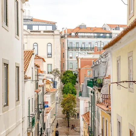 アパート Be Modern & Spacious With A Private Patio! On Bica Funicular Street - Lis Downtown リスボン