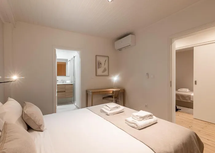 Be Modern & Spacious With A Private Patio! On Bica Funicular Street - Lis Downtown Apartment *