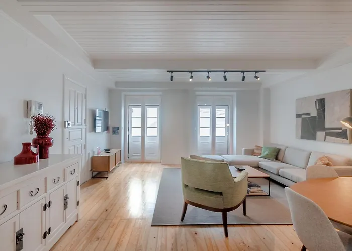 Apartment Be Modern & Spacious With A Private Patio! On Bica Funicular Street - Lis Downtown Lisbon