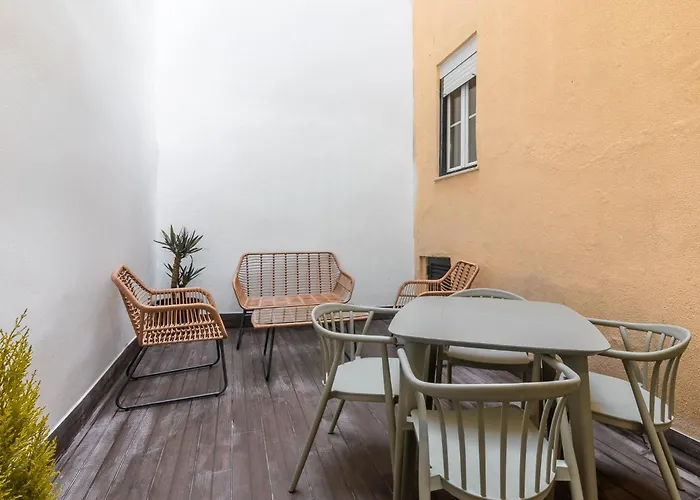 Apartment Be Modern & Spacious With A Private Patio! On Bica Funicular Street - Lis Downtown Lisbon