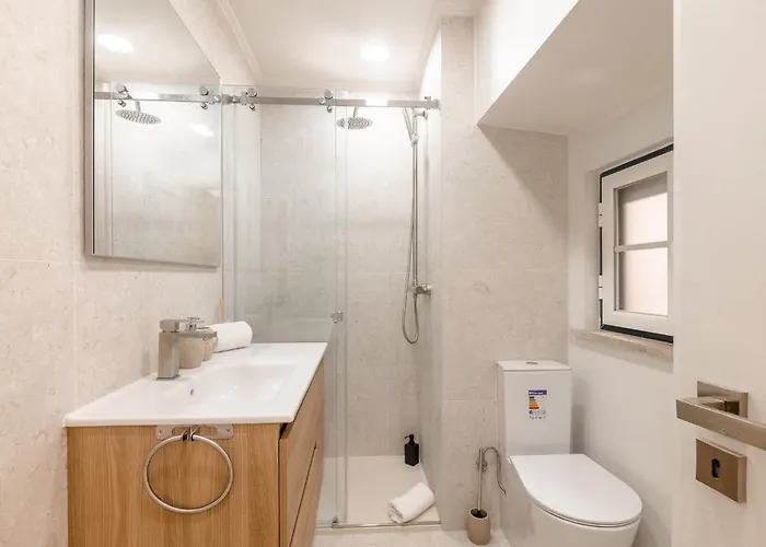 Be Modern & Spacious With A Private Patio! On Bica Funicular Street - Lis Downtown Lisbon