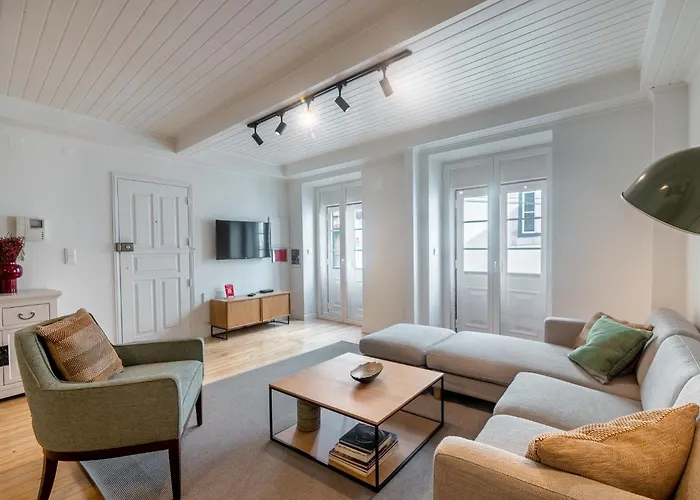 Apartment Be Modern & Spacious With A Private Patio! On Bica Funicular Street - Lis Downtown Lisbon